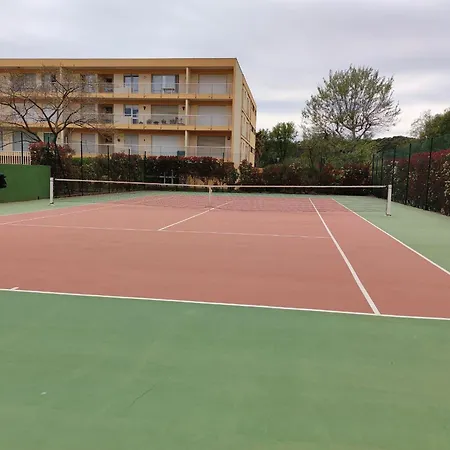 T2 Avec Piscine, Tennis, Petanque, A 4 Min De La Plage Pour 4 Personnes - Fr-1-677-39 *