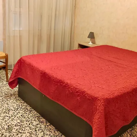 T2 Avec Piscine, Tennis, Petanque, A 4 Min De La Plage Pour 4 Personnes - Fr-1-677-39 Le Lavandou
